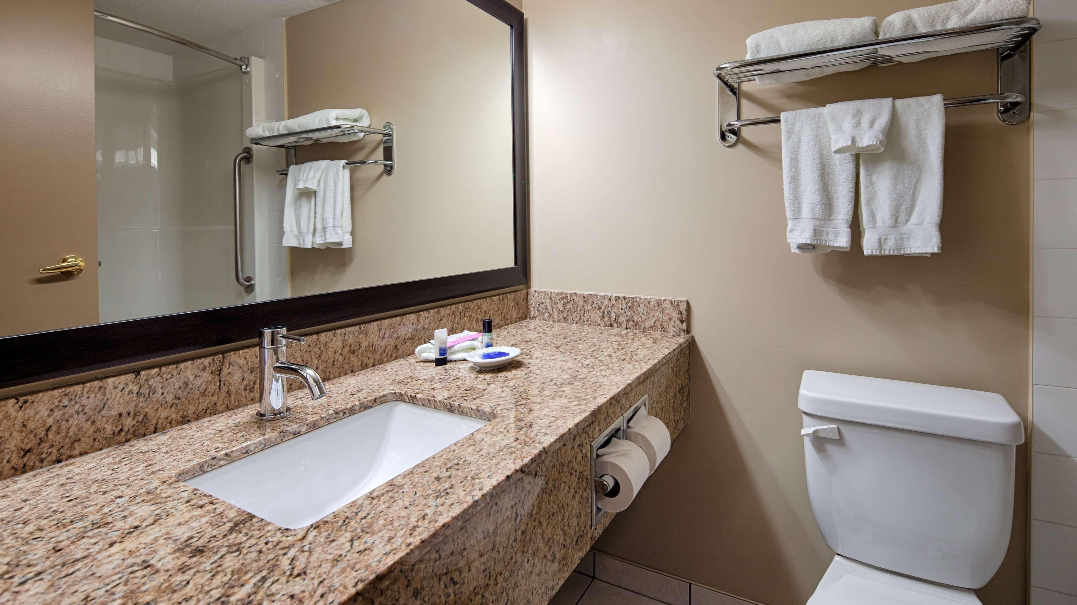 Best Western Plus Red Deer Inn & Suite מראה חיצוני תמונה